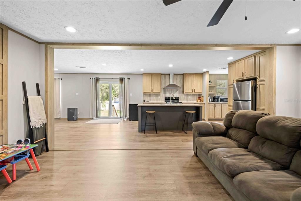 For Sale: $325,000 (4 beds, 2 baths, 1768 Square Feet)