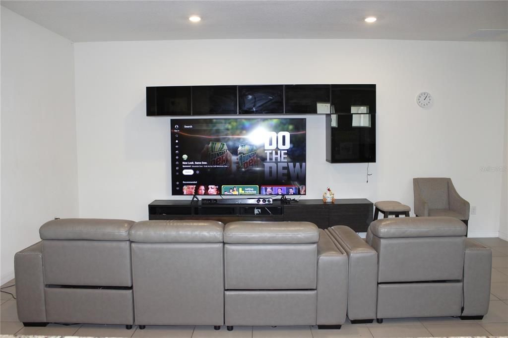 For Sale: $368,000 (4 beds, 2 baths, 2046 Square Feet)