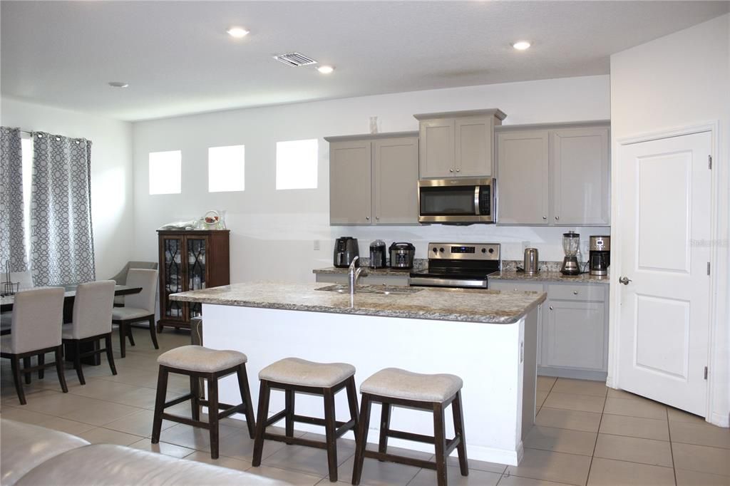 For Sale: $368,000 (4 beds, 2 baths, 2046 Square Feet)