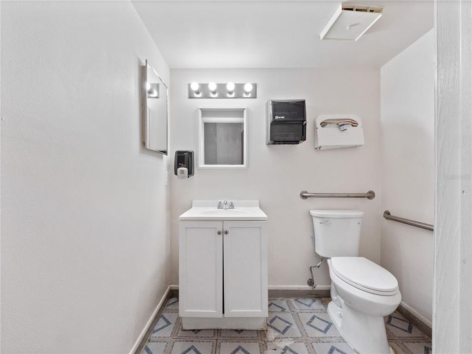 На продажу: $99,600 (0 спален, 0 ванн, 6133 Квадратных фут)