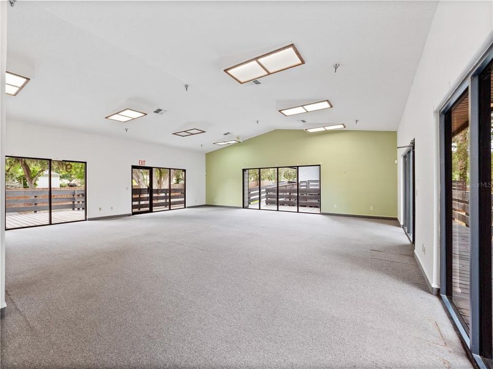 На продажу: $99,600 (0 спален, 0 ванн, 6133 Квадратных фут)