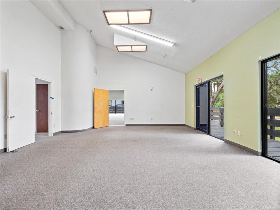 На продажу: $99,600 (0 спален, 0 ванн, 6133 Квадратных фут)