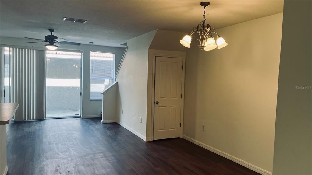 Activo con contrato: $289,000 (3 camas, 2 baños, 1540 Pies cuadrados)