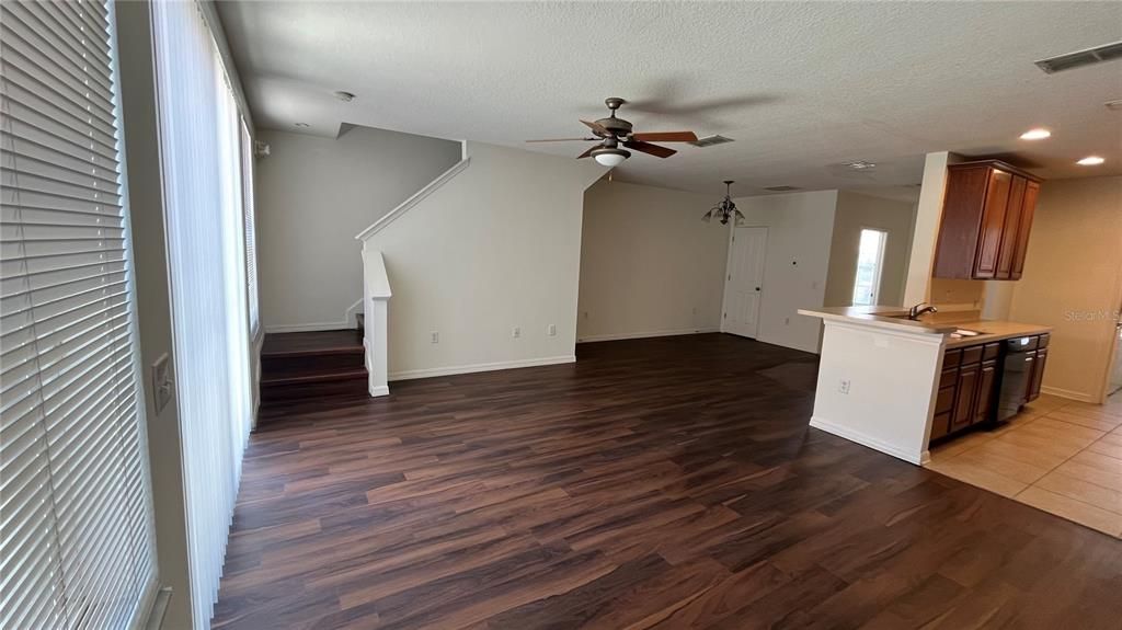 Activo con contrato: $289,000 (3 camas, 2 baños, 1540 Pies cuadrados)