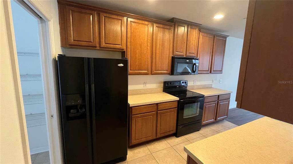 Activo con contrato: $289,000 (3 camas, 2 baños, 1540 Pies cuadrados)