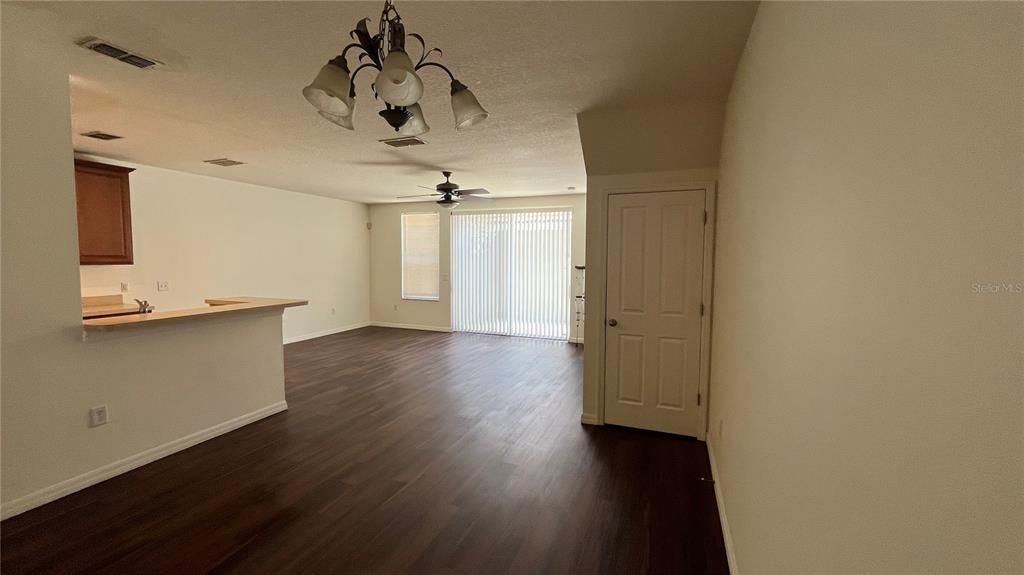 Activo con contrato: $289,000 (3 camas, 2 baños, 1540 Pies cuadrados)