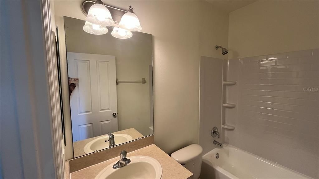 Activo con contrato: $289,000 (3 camas, 2 baños, 1540 Pies cuadrados)