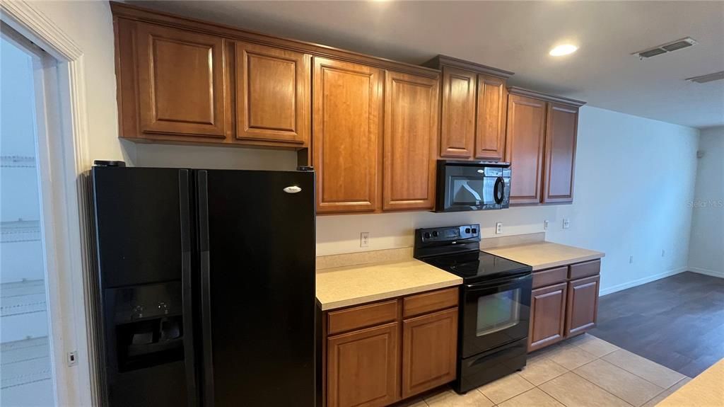 Activo con contrato: $289,000 (3 camas, 2 baños, 1540 Pies cuadrados)