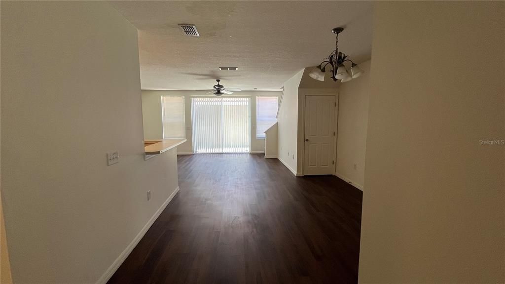 Activo con contrato: $289,000 (3 camas, 2 baños, 1540 Pies cuadrados)