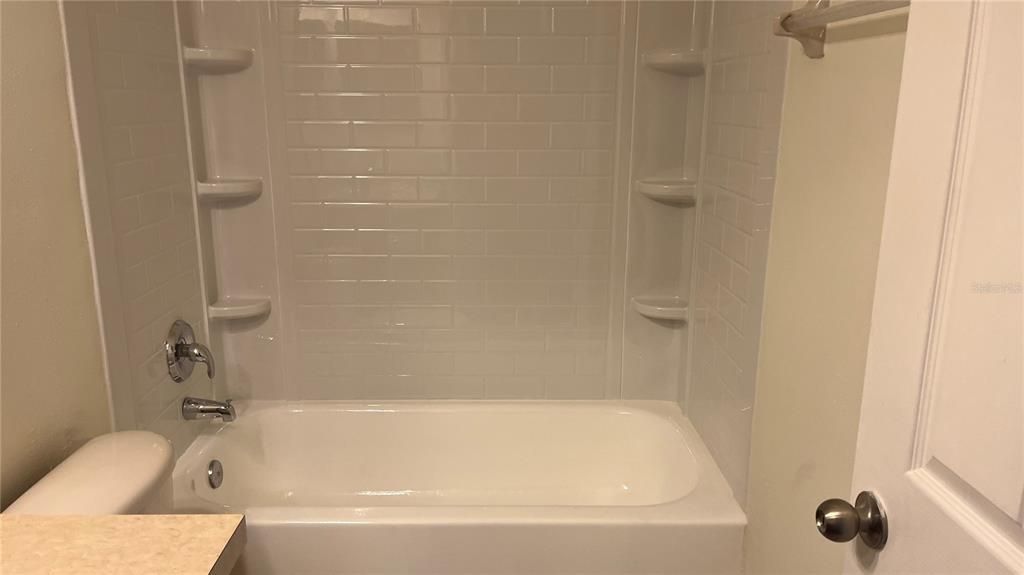 Activo con contrato: $289,000 (3 camas, 2 baños, 1540 Pies cuadrados)