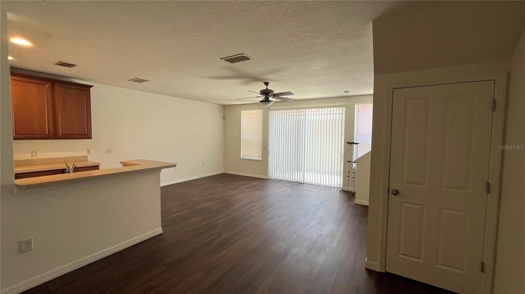 Activo con contrato: $289,000 (3 camas, 2 baños, 1540 Pies cuadrados)