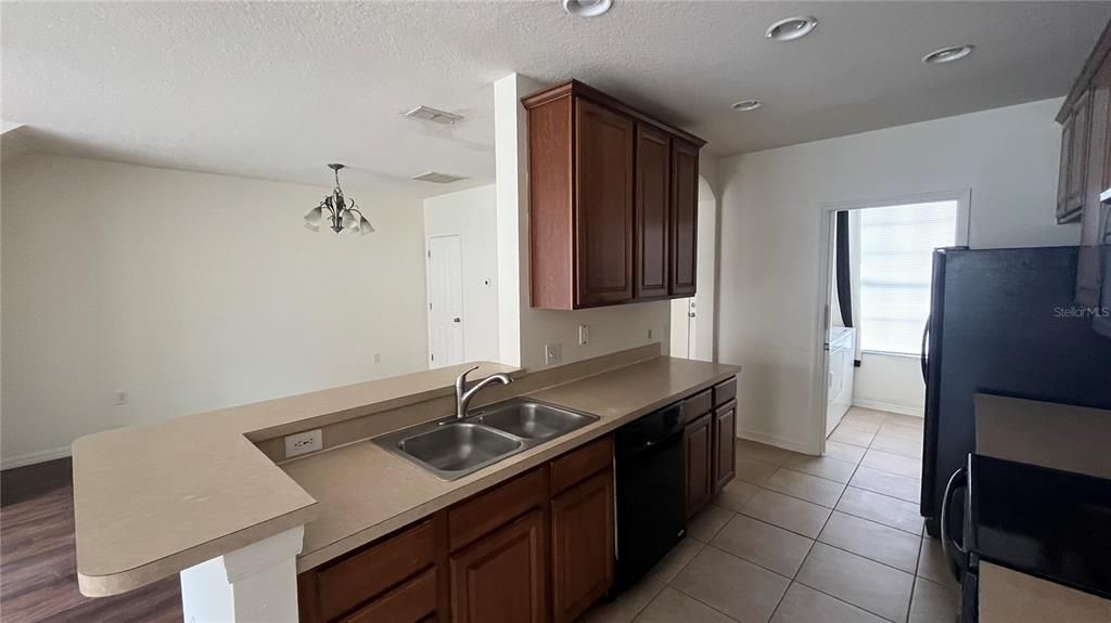 Activo con contrato: $289,000 (3 camas, 2 baños, 1540 Pies cuadrados)