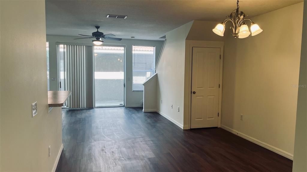 Activo con contrato: $289,000 (3 camas, 2 baños, 1540 Pies cuadrados)