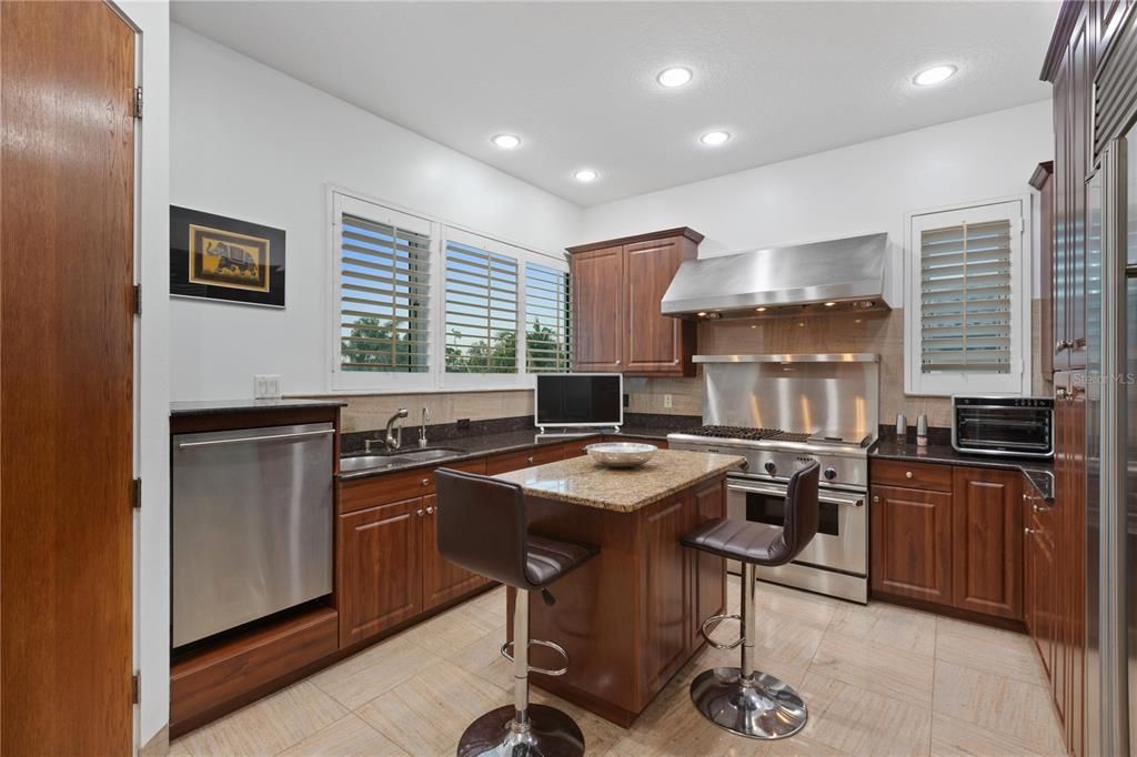 На продажу: $3,900,000 (4 спален, 4 ванн, 7378 Квадратных фут)