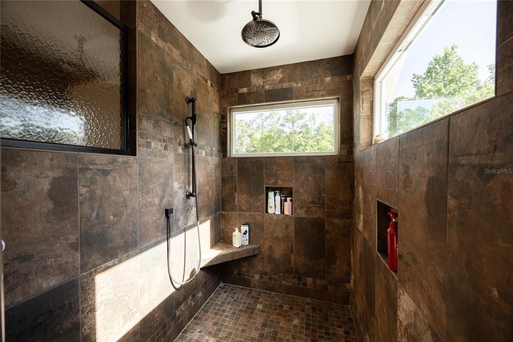 待售: $865,000 (4 贝兹, 4 浴室, 3732 平方英尺)