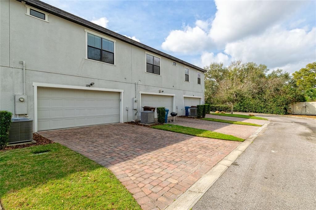 合同活跃: $218,900 (2 贝兹, 2 浴室, 1464 平方英尺)