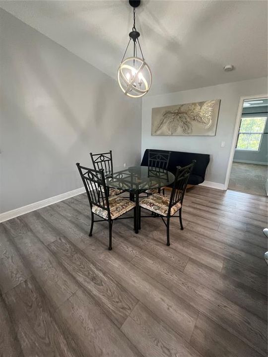 合同活跃: $218,900 (2 贝兹, 2 浴室, 1464 平方英尺)