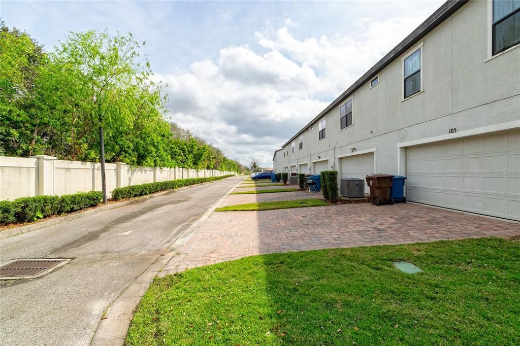 合同活跃: $218,900 (2 贝兹, 2 浴室, 1464 平方英尺)