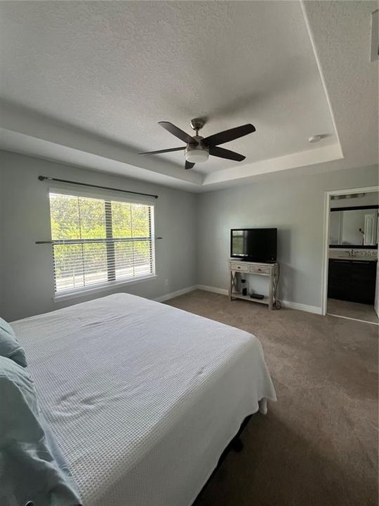 合同活跃: $218,900 (2 贝兹, 2 浴室, 1464 平方英尺)