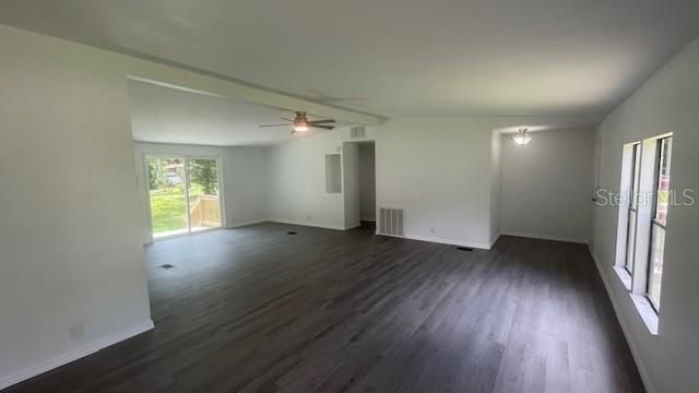 For Sale: $185,900 (3 beds, 2 baths, 1646 Square Feet)