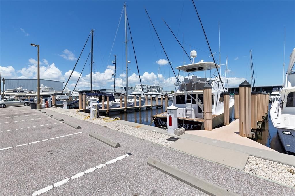 合同活跃: $175,000 (2 贝兹, 2 浴室, 1145 平方英尺)