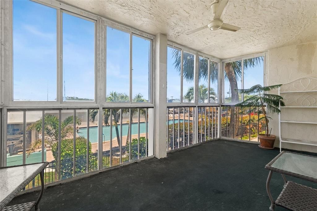 合同活跃: $175,000 (2 贝兹, 2 浴室, 1145 平方英尺)