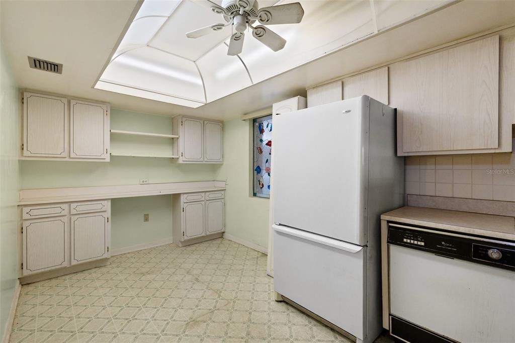 合同活跃: $175,000 (2 贝兹, 2 浴室, 1145 平方英尺)