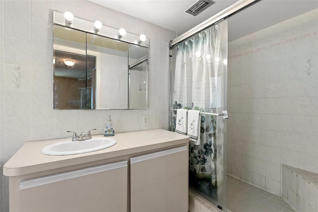 合同活跃: $175,000 (2 贝兹, 2 浴室, 1145 平方英尺)