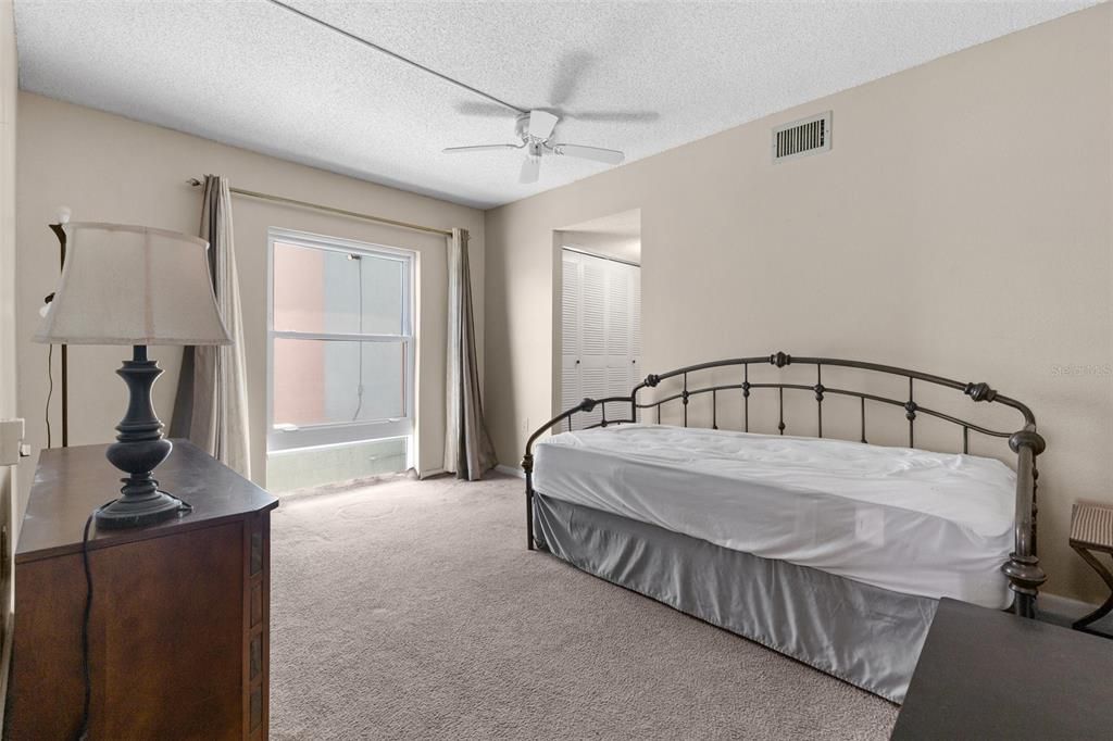 合同活跃: $175,000 (2 贝兹, 2 浴室, 1145 平方英尺)