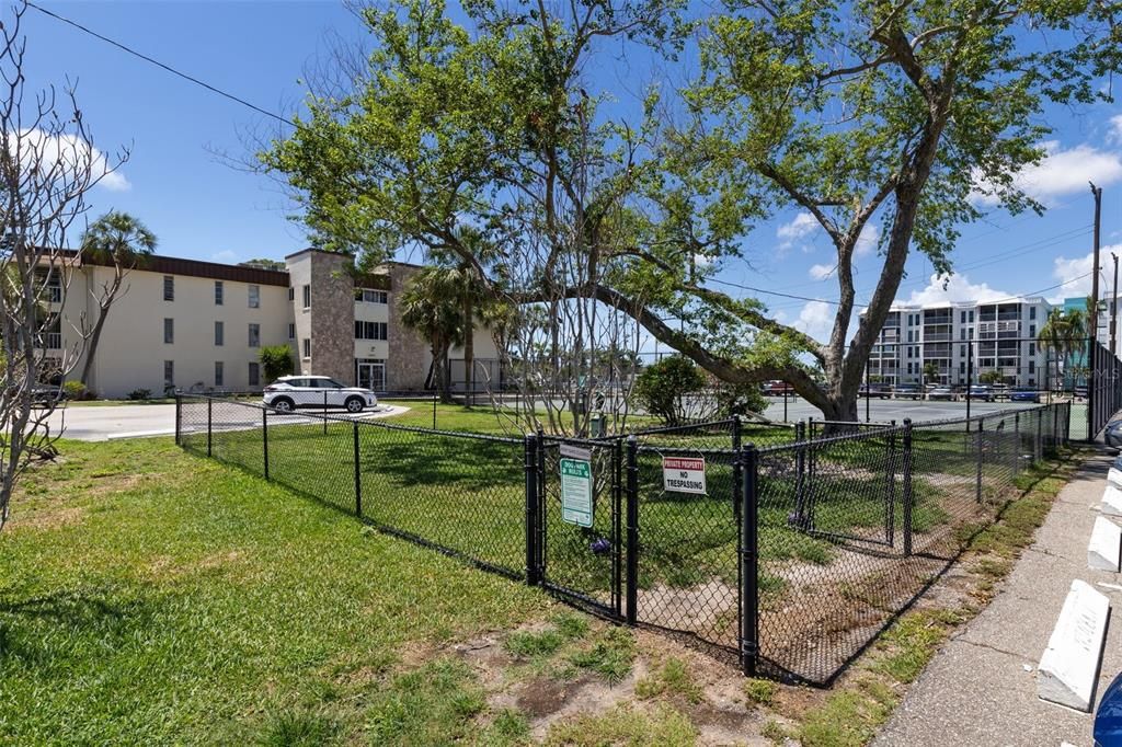 合同活跃: $175,000 (2 贝兹, 2 浴室, 1145 平方英尺)