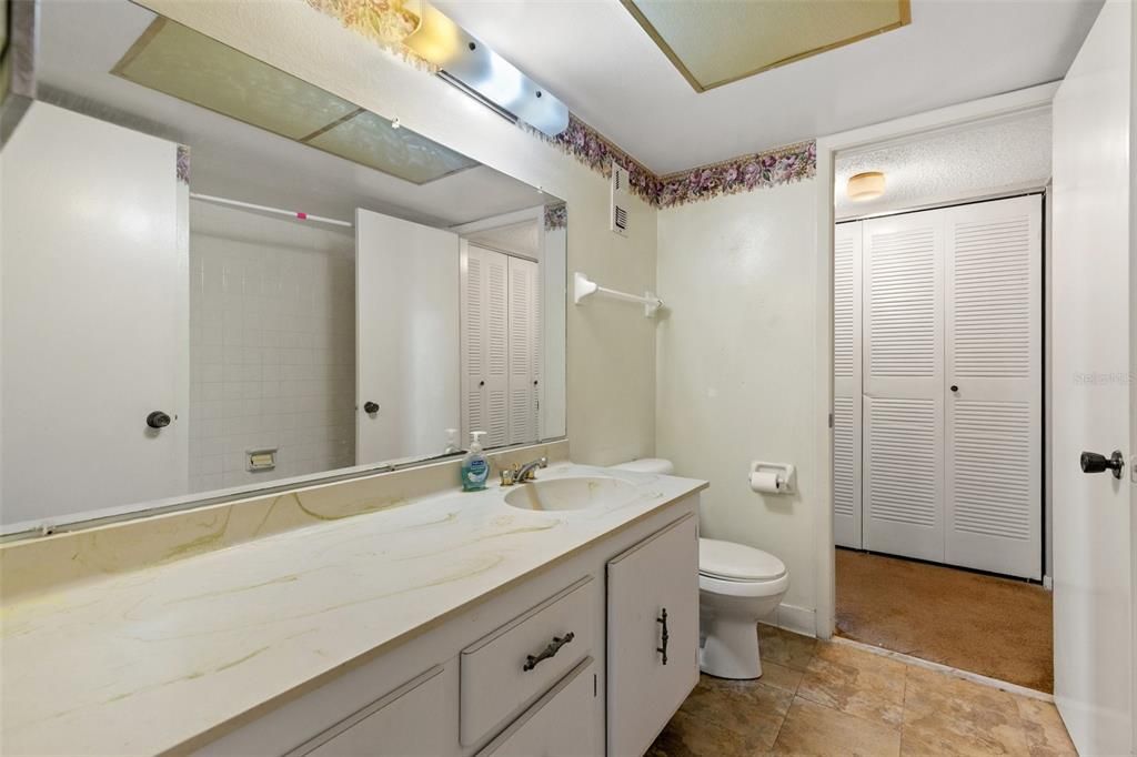 合同活跃: $175,000 (2 贝兹, 2 浴室, 1145 平方英尺)