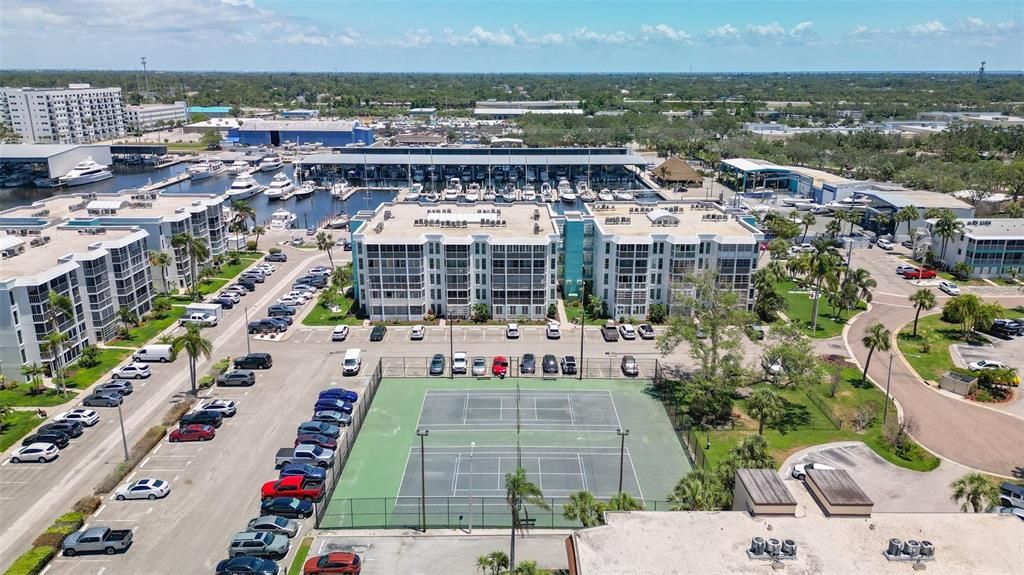 合同活跃: $175,000 (2 贝兹, 2 浴室, 1145 平方英尺)