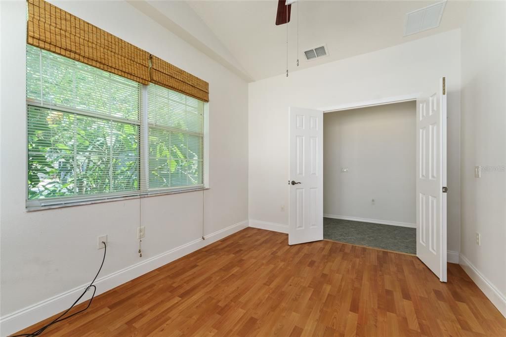 合同活跃: $350,000 (2 贝兹, 2 浴室, 1553 平方英尺)