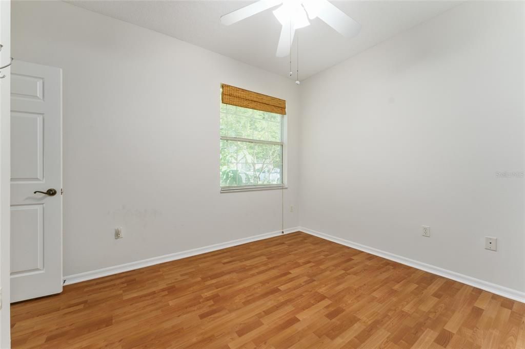 合同活跃: $350,000 (2 贝兹, 2 浴室, 1553 平方英尺)