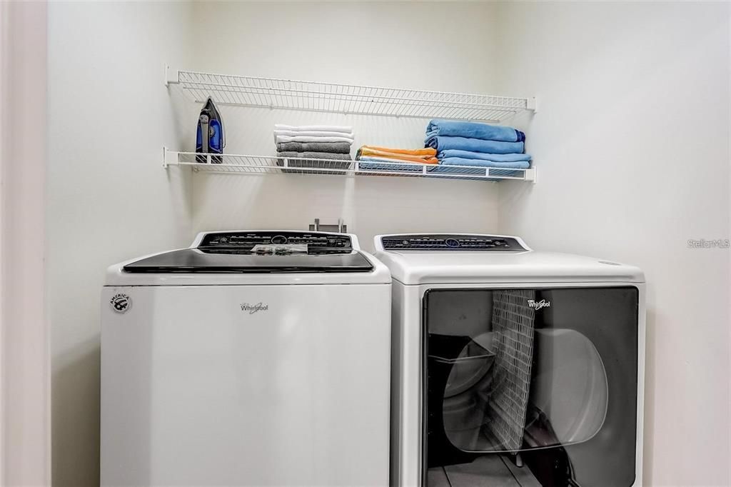 合同活跃: $2,300 (4 贝兹, 3 浴室, 1978 平方英尺)