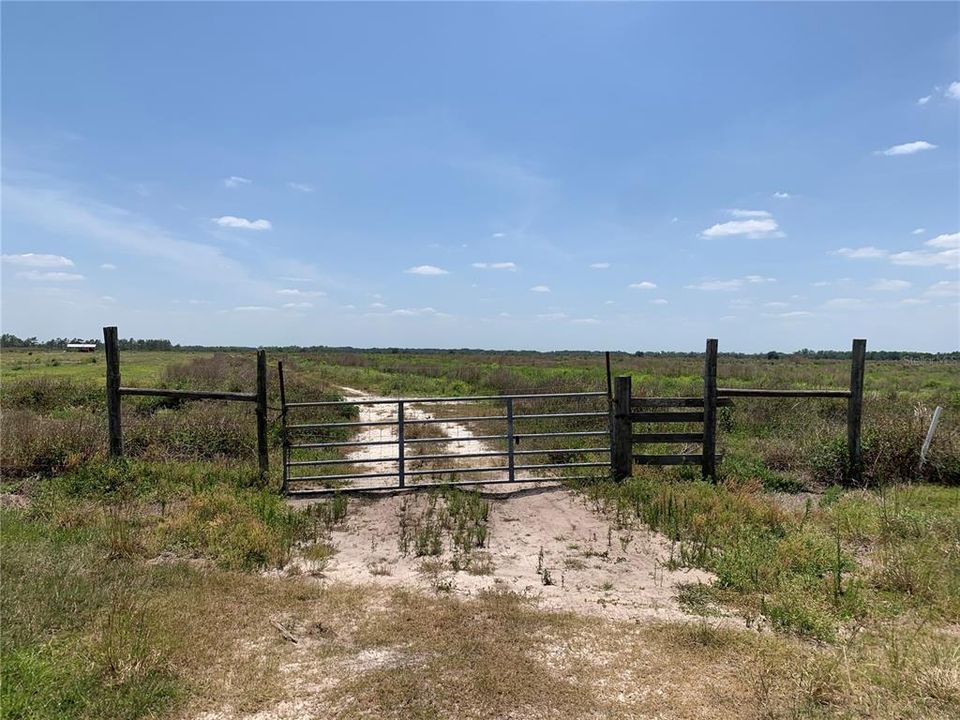 En Venta: $329,900 (25.68 acres)