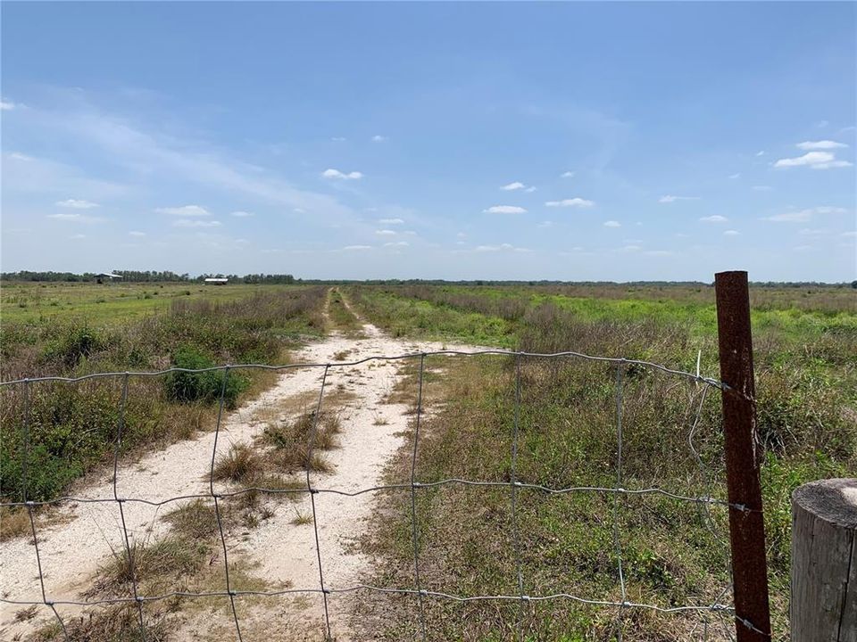 En Venta: $329,900 (25.68 acres)