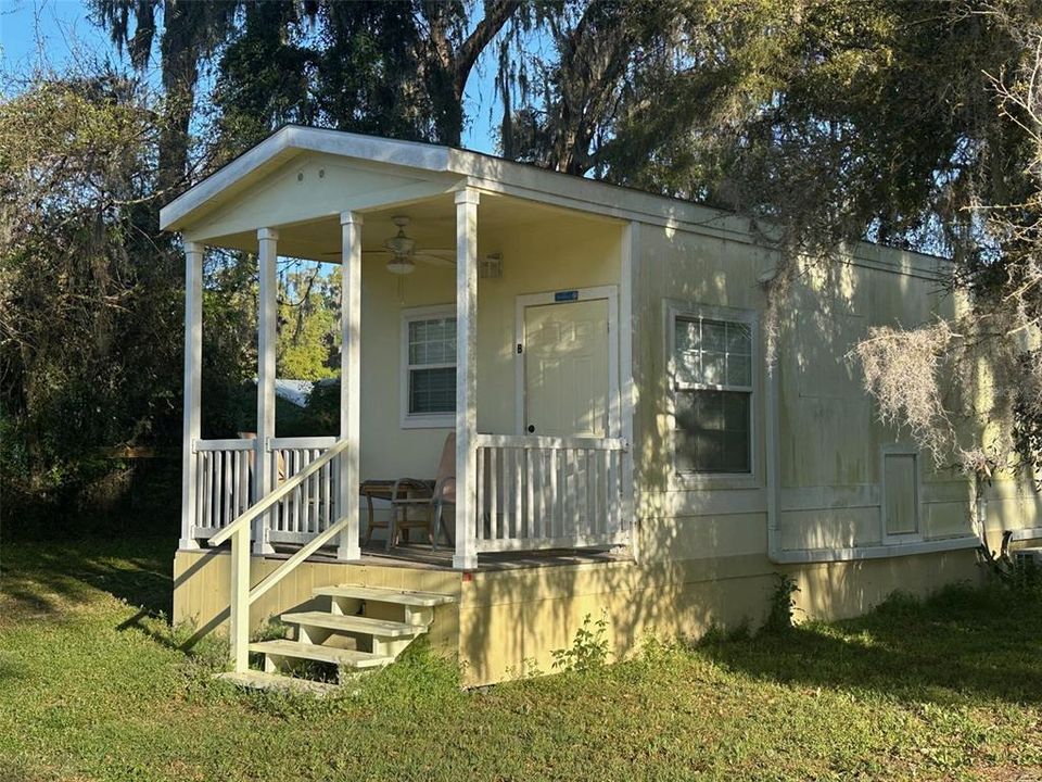 最近租的: $1,200 (1 贝兹, 1 浴室, 240 平方英尺)