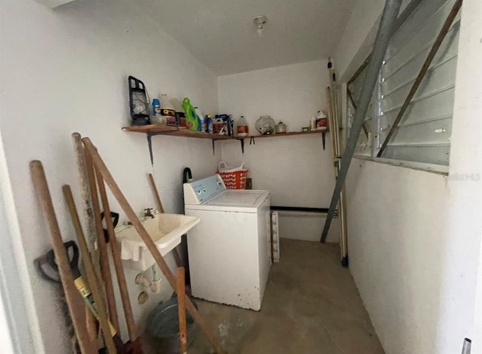 For Sale: $358,000 (3 beds, 2 baths, 1377 Square Feet)