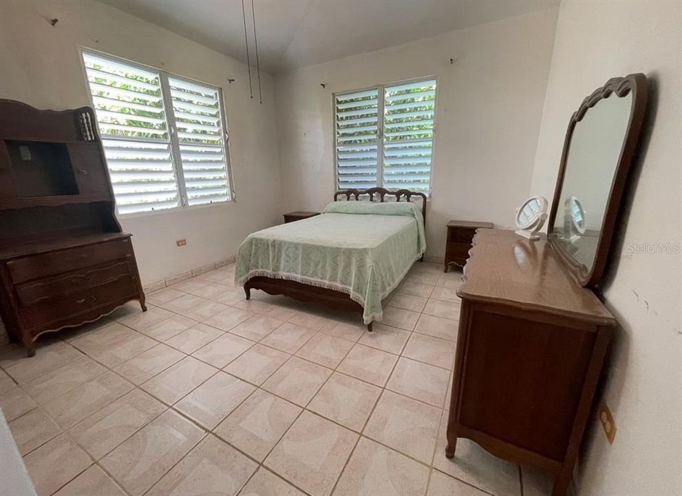 For Sale: $358,000 (3 beds, 2 baths, 1377 Square Feet)