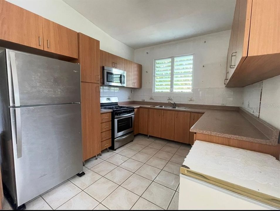 For Sale: $358,000 (3 beds, 2 baths, 1377 Square Feet)