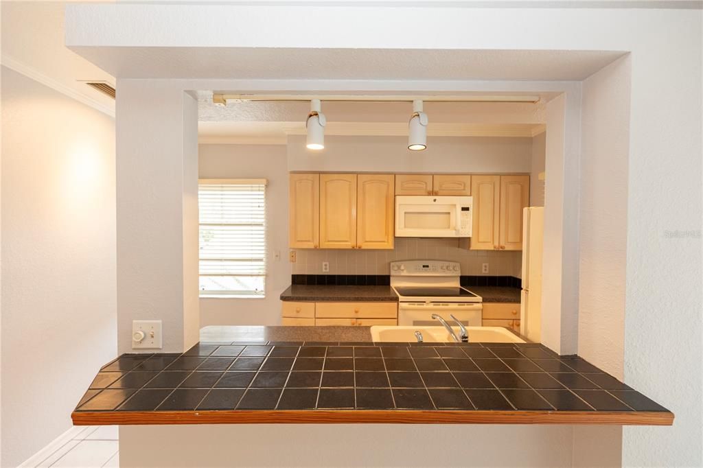 Под контрактом: $898,777 (4 спален, 4 ванн, 2655 Квадратных фут)