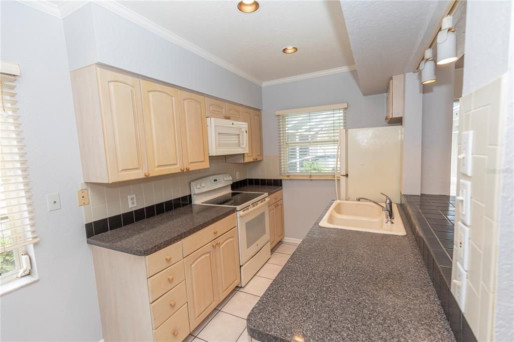 Под контрактом: $898,777 (4 спален, 4 ванн, 2655 Квадратных фут)