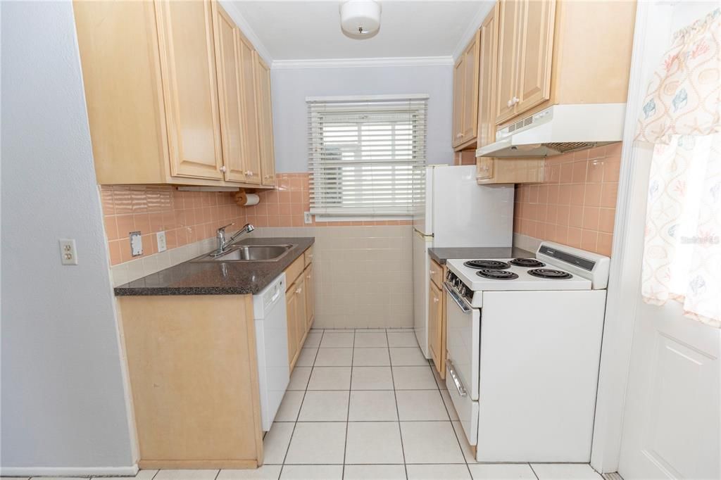 Под контрактом: $898,777 (4 спален, 4 ванн, 2655 Квадратных фут)