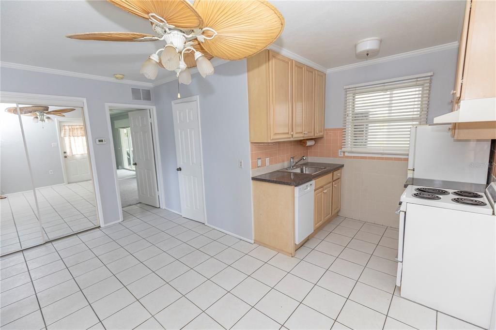 Под контрактом: $898,777 (4 спален, 4 ванн, 2655 Квадратных фут)