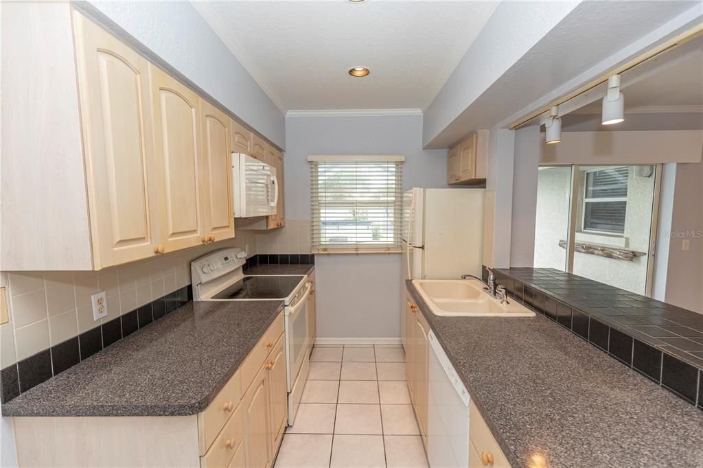 Под контрактом: $898,777 (4 спален, 4 ванн, 2655 Квадратных фут)