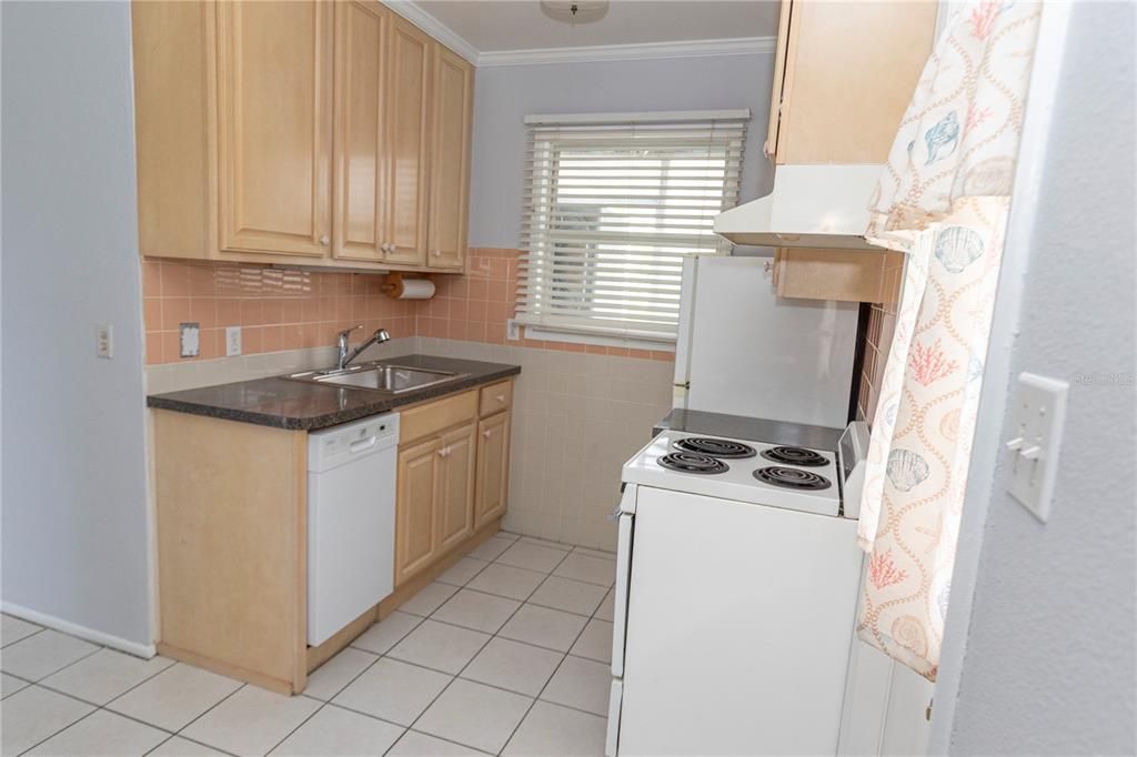 Под контрактом: $898,777 (4 спален, 4 ванн, 2655 Квадратных фут)