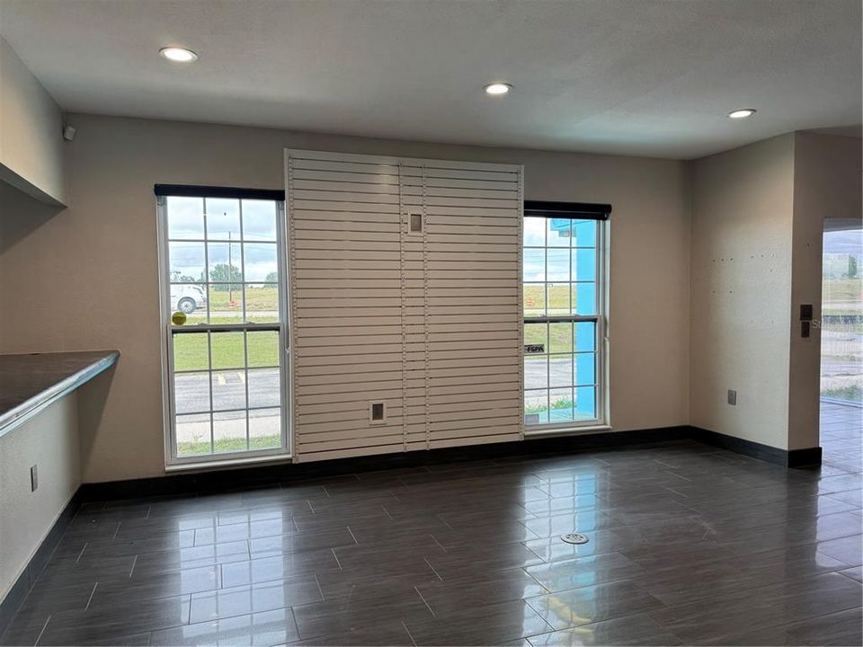 For Sale: $324,900 (0 beds, 0 baths, 1597 Square Feet)