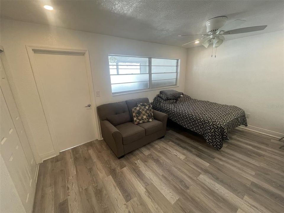 待售: $79,000 (1 贝兹, 1 浴室, 585 平方英尺)