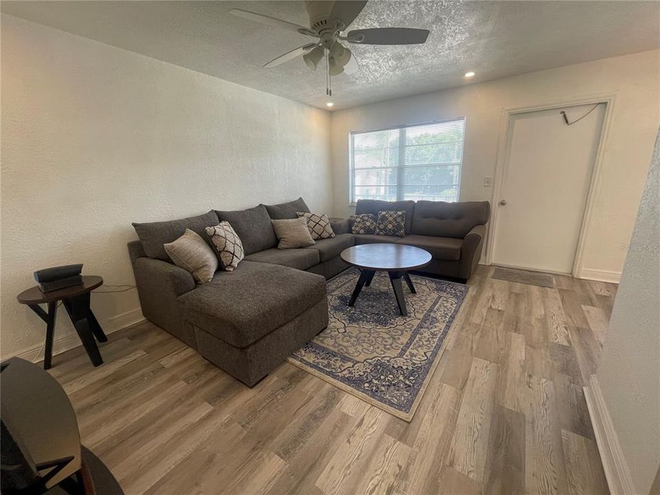 待售: $79,000 (1 贝兹, 1 浴室, 585 平方英尺)